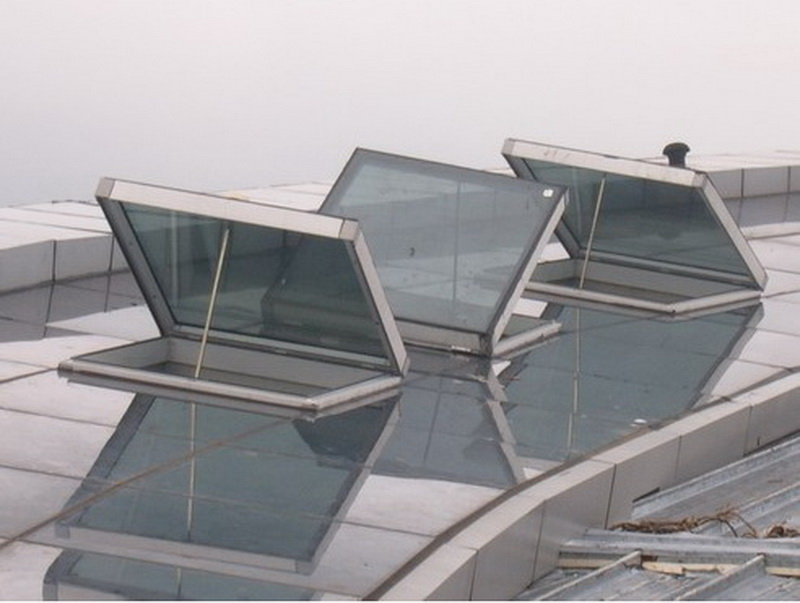 斜屋顶天窗